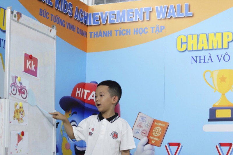 Bé tự tin